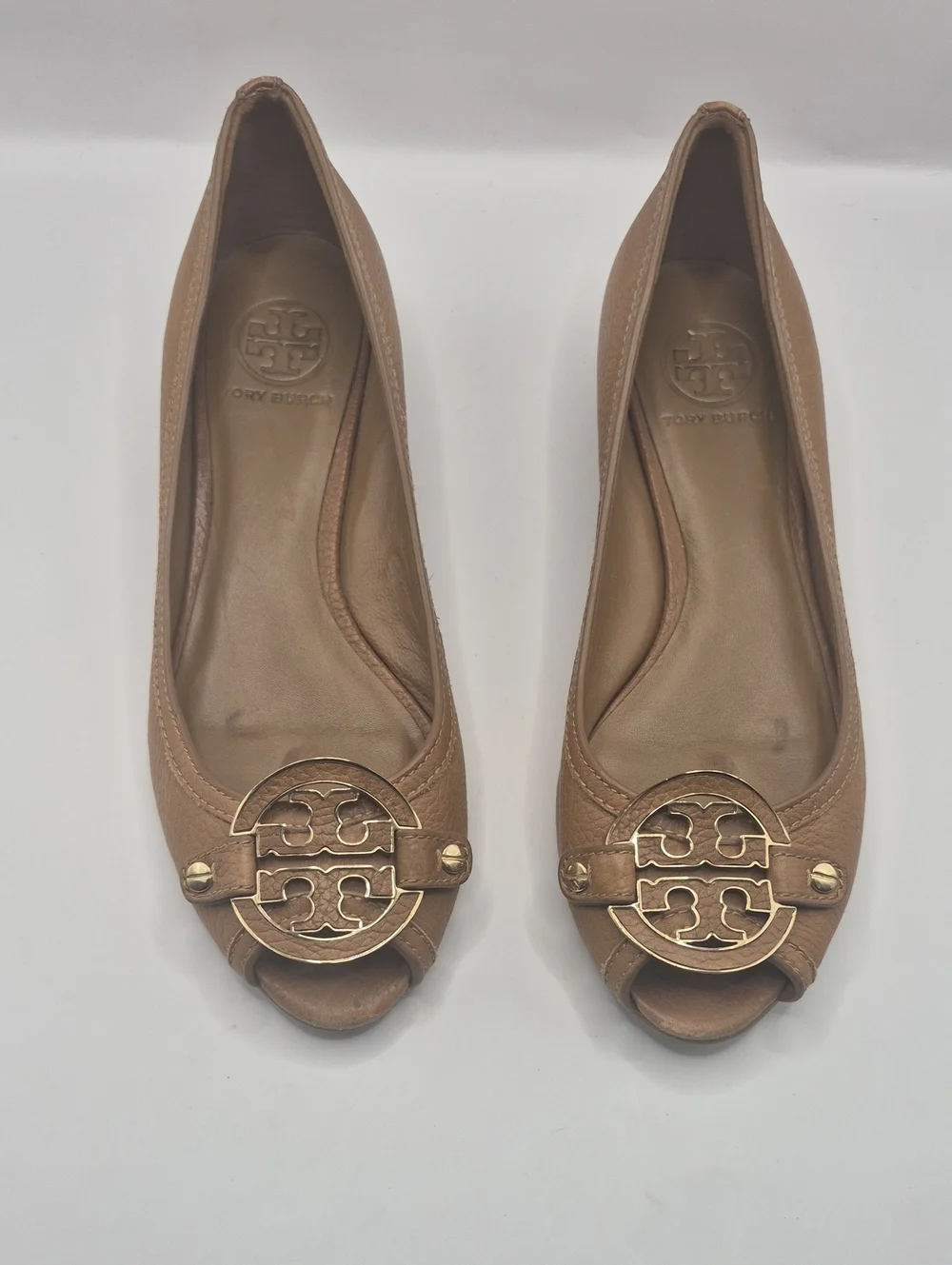 Tory Burch Tan Leather Peep-Toe Flats with Gold Logo Medallion Sz 8 (NEED WORK)